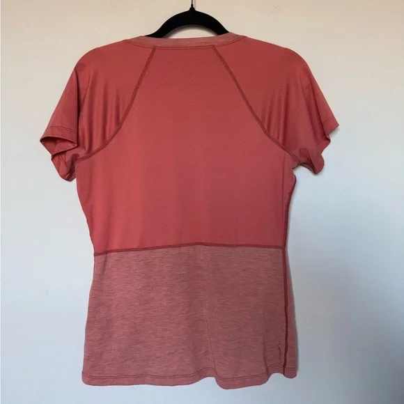 The North Face Women's Coral V-Neck Tee Size Small - Picture 2 of 4